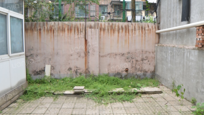 纯正别墅区一层带院南北通透环境好-露台