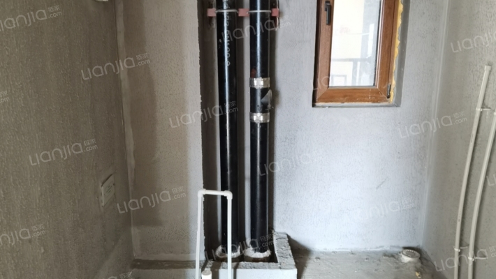 距离北京1900米，京西南大门，南北通透三居。-卫生间