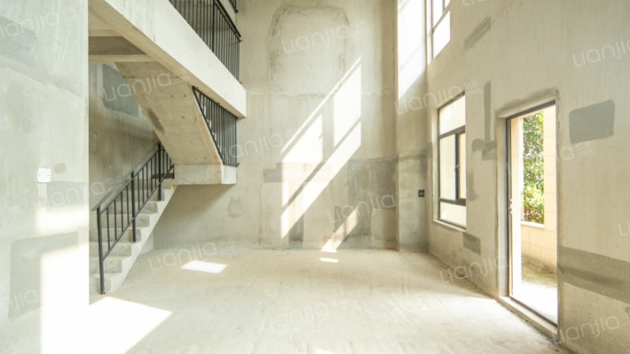 保利半山国际兰乔圣菲二手房实景图