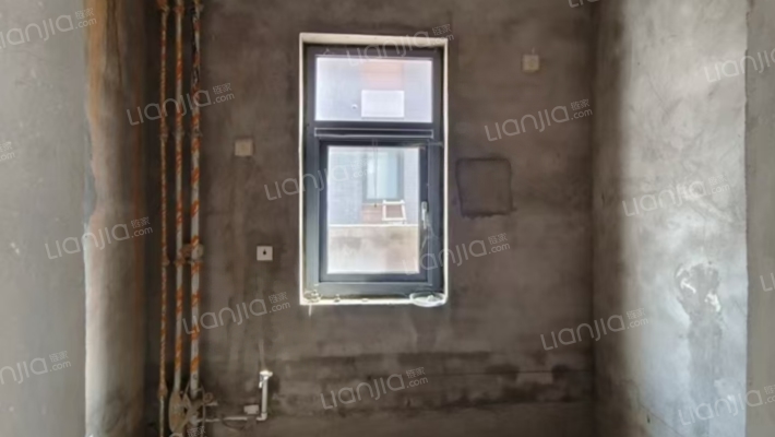 竹语堂 联排边户院子大 满五年 毛坯房 业主诚售-卫生间A