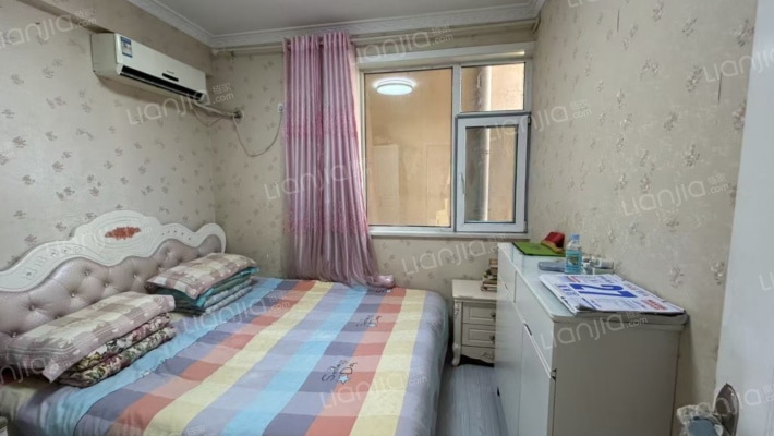 金阳瑞景小区两室出售，房子精装，干净整洁-卧室B