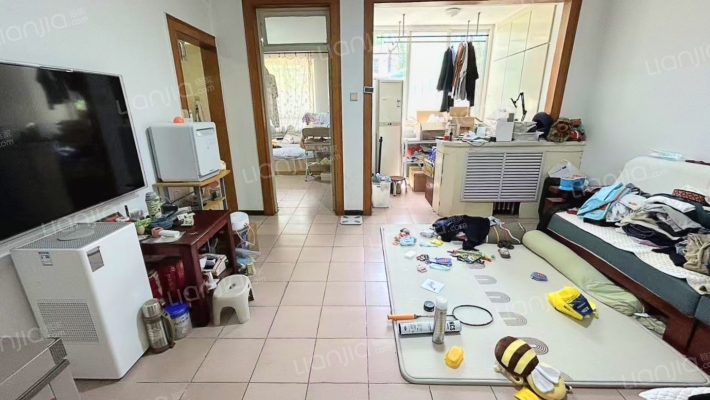 物探家属院  集中供暖  宝石花物业-客厅