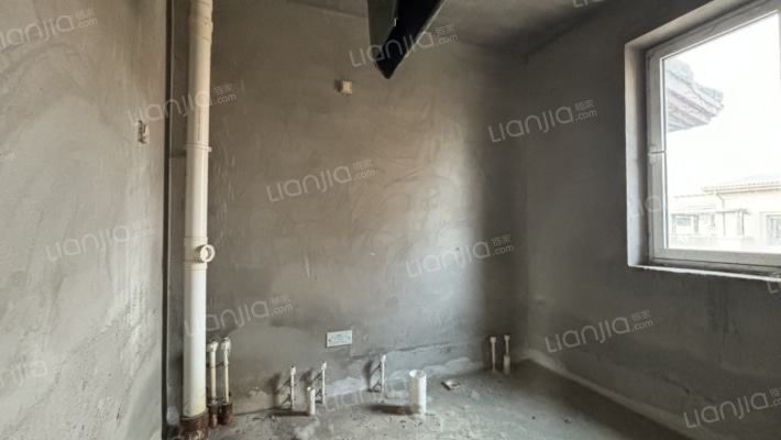 联排别墅，诚意出售，房本在手，随时过户.-卫生间C