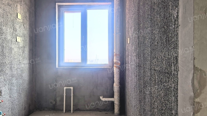 二中旁 临107国道 集中供暖 电梯房-厨房