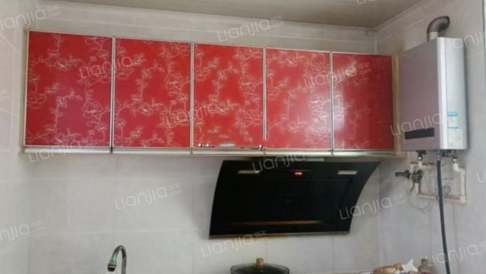 此房南北通透户型，采光好，社区停车方便-厨房