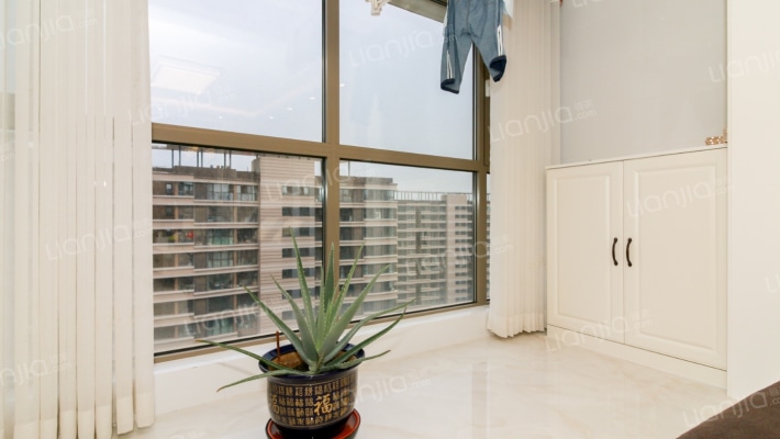 开发区 君临天下御景园 出门就是京港澳高速-阳台