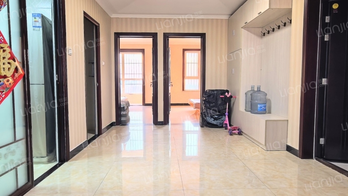 钻石商圈 838总站旁 单位房公推小 南北通透两居-餐厅