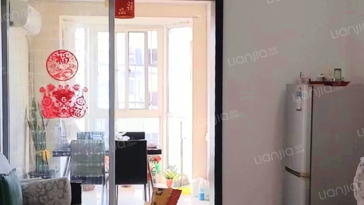 房子精装修，挨着德信公园 公摊面积小-客厅