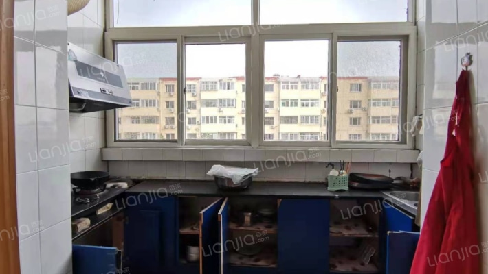 房本满五，南北通透三居室。采光好，视野无遮挡-厨房