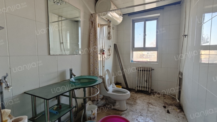 鼓楼大街步行街  西丁三义 南北通透大三居-卫生间A