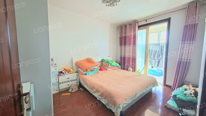 惠友荷园南向两居，采光，视野都很好，精装自住-卧室A