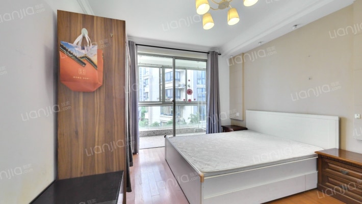 逸虹景苑二手房实景图