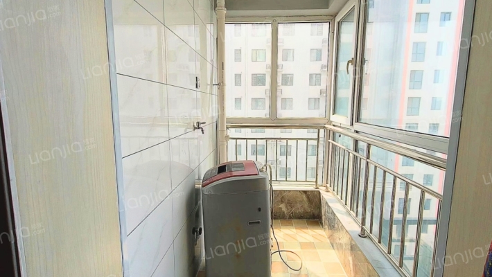 西丁双塔区 正规朝南一居中间楼层-阳台