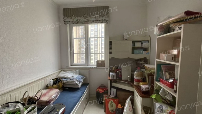 小区位置好，安静，出行方便，购物方便-卧室C