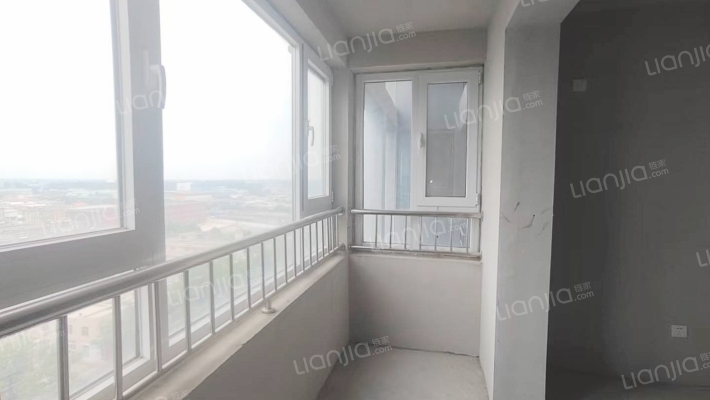 范阳路大3居带车位，全天采光，业主急售-阳台