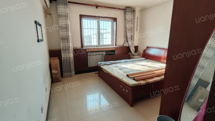 开发区优质大三居，客厅，主卧朝阳，双卫，带地下室。-卧室A