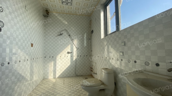 开发区 竹语堂 东户3层双拼别墅 大院户型 ＋60平-卫生间C