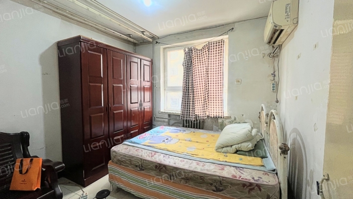 单位房，满五唯一，70年大产权，集中供暖，2层-卧室B