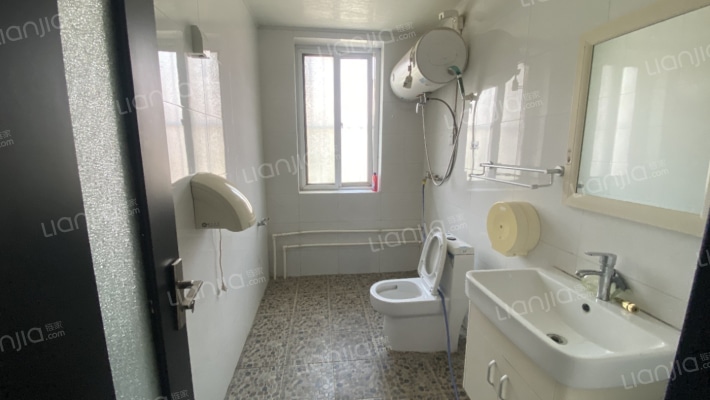 双语旁，独栋，满五，不唯一，位置好，购物方便，-卫生间B