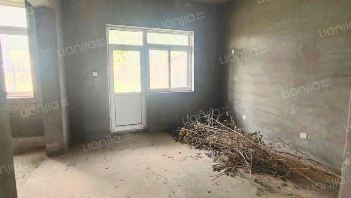 满五唯一别墅前后带小院，地上三层带露台-餐厅