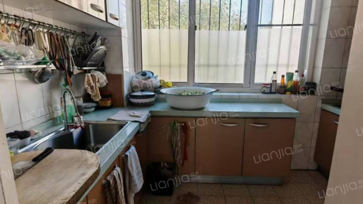 南北通透。楼层好，采光充足交通便利，-厨房