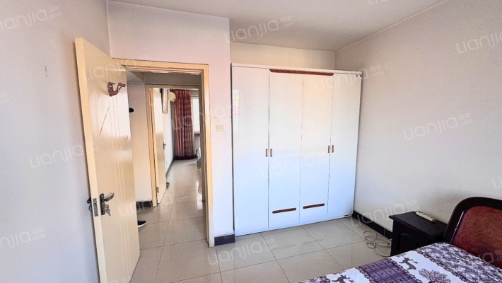 东安小区3层，满五唯一，双卧客厅朝南-卧室A