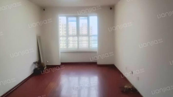 新上房源，明厨明卫大三居室，带车位，带地下室。-客厅