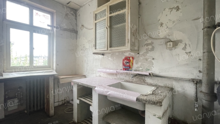 采光好，集中供暖，简装，满五唯一，看房方便-厨房