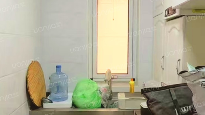 北京界三利中和城大两居，采光好门口838车站交通便利-厨房