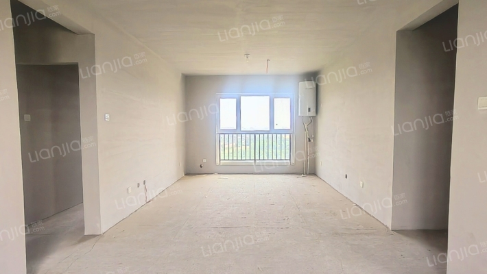 业主移民国外 诚心出售，价格可聊，适合刚需自住-客厅