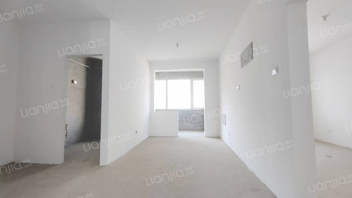 金竹花园南北通透大三居，视野开阔，配套齐全。-餐厅