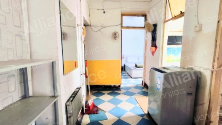 南向两居，低楼层，配套齐全，出行方便-客厅