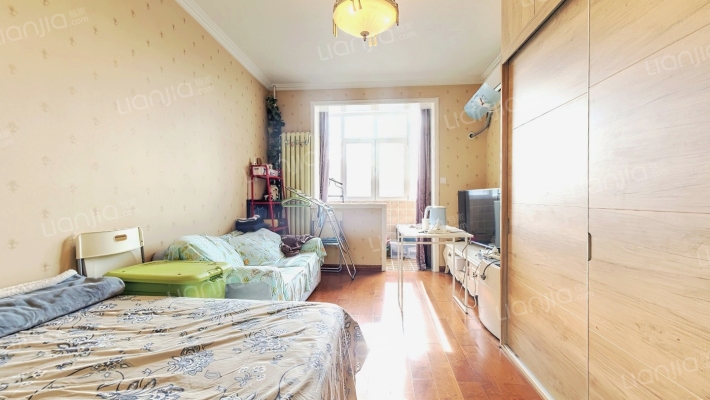 体育馆路12号二手房实景图