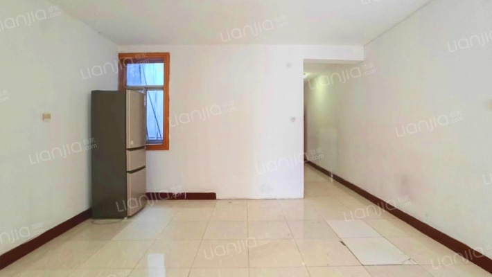 西郊综合楼二手房实景图