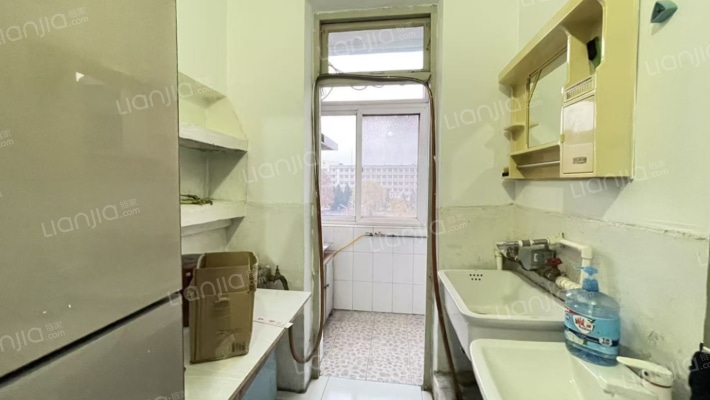 物探小区  集中供暖  交通方便-厨房