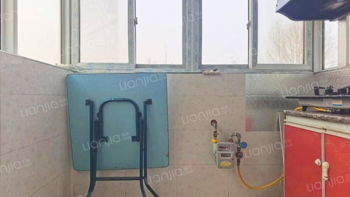 范阳路单位家属院职教中间楼层南北通透三居出售-厨房