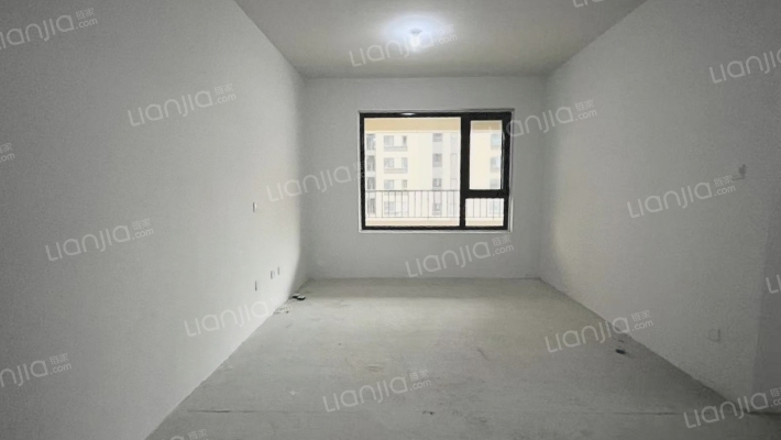 房子属于毛坯房，房主还没收房，工抵房-卧室C