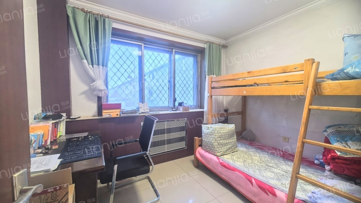 家属院精装自住两居室满二，中间楼层-卧室A