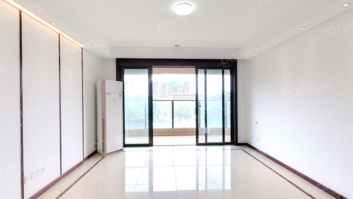 融创九棠府一期二手房实景图