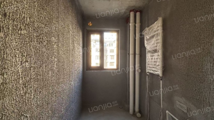 房子格局户型方正    采光没有遮挡   交通便利-卫生间A