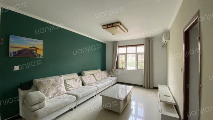 钻石商圈，南北通透两居，出行购物方便-客厅