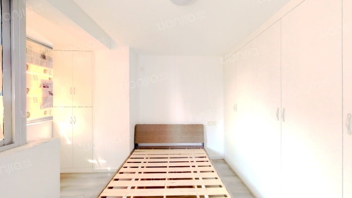 此房位于三峡广场商圈，地理位置优越，配套成熟-卧室A