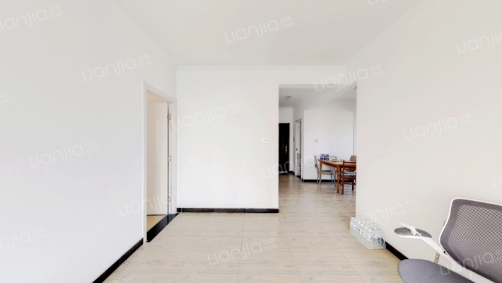 香邑溪谷人车分流社区 房本满二带车位和地下室-客厅