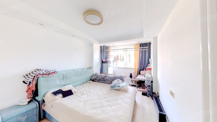 官厅小区，多层顶层阁楼复式，中间位置，居住舒适，-卧室A