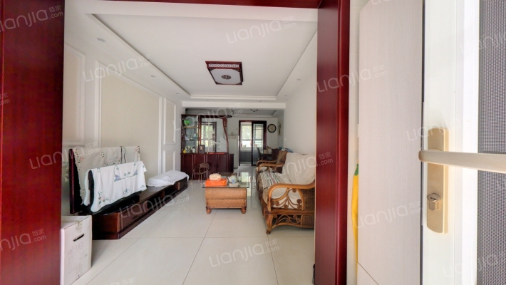 一层带院 东边户 精装修 眀厨卫 主卧转角窗 满二-客厅