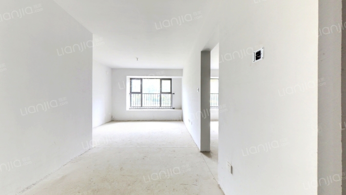 双卫三居室，价格可议，一梯两户，南北通透-客厅