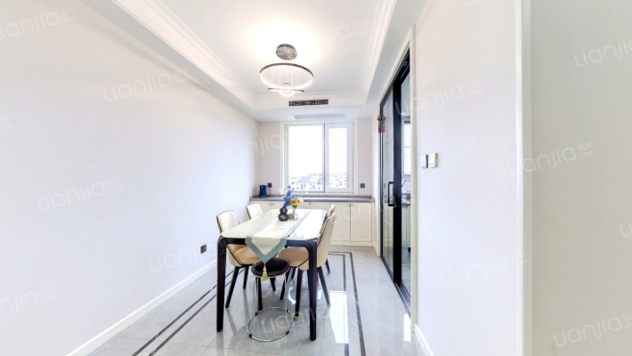 精装三居室 南北通透  房本满二-餐厅