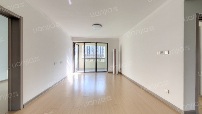 樾府国际 精装三居 带大阳台 三阳开泰通风好 有钥匙-客厅