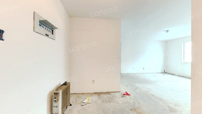 此房子房本满二 次底层的房子，电梯房。-餐厅