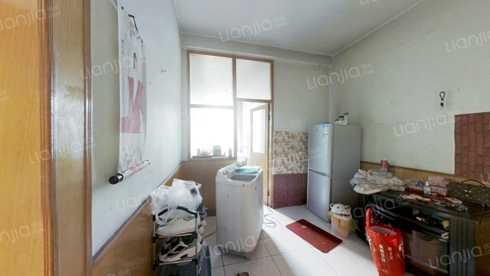 建设路集体供暖两居室总价低40万-客厅